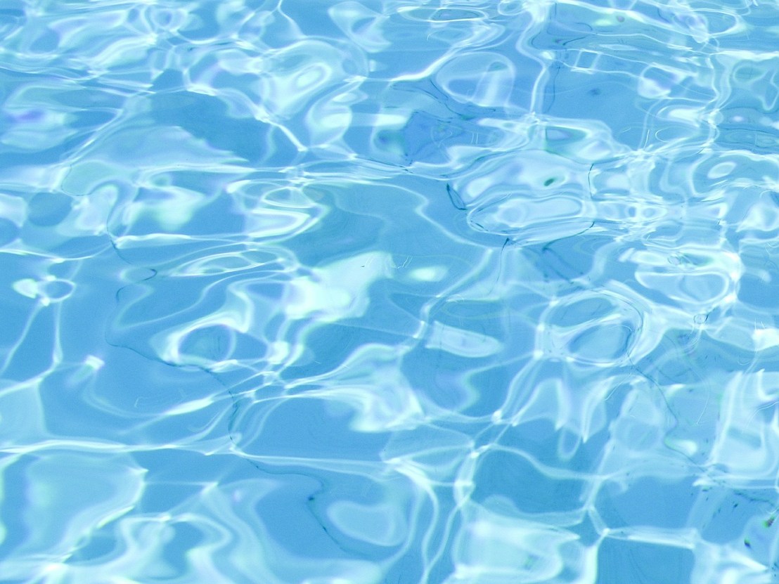 pool-617197_1280