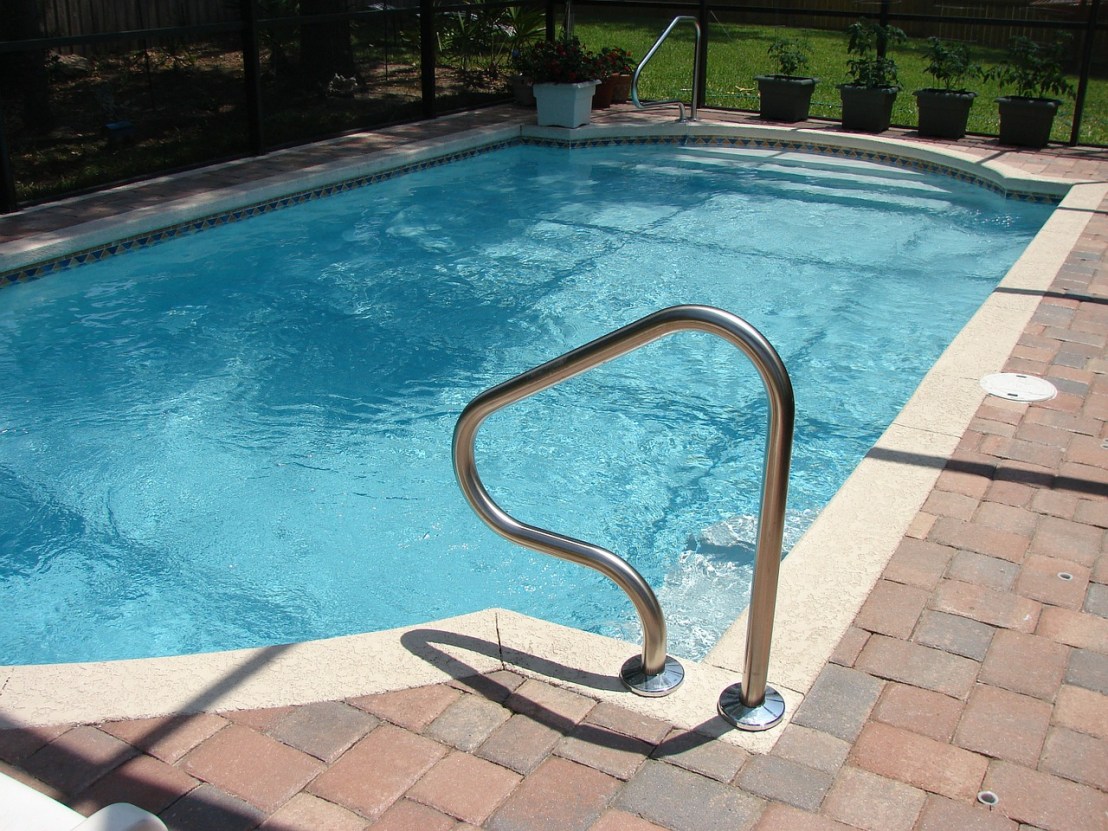 pool-317451_1280