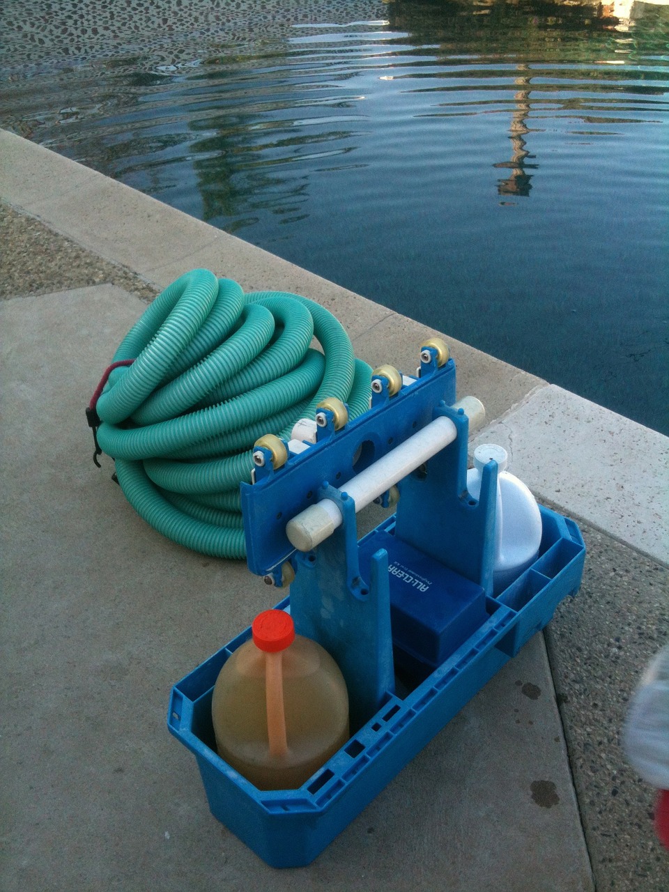 pool-cleaning-330406_1280(1)