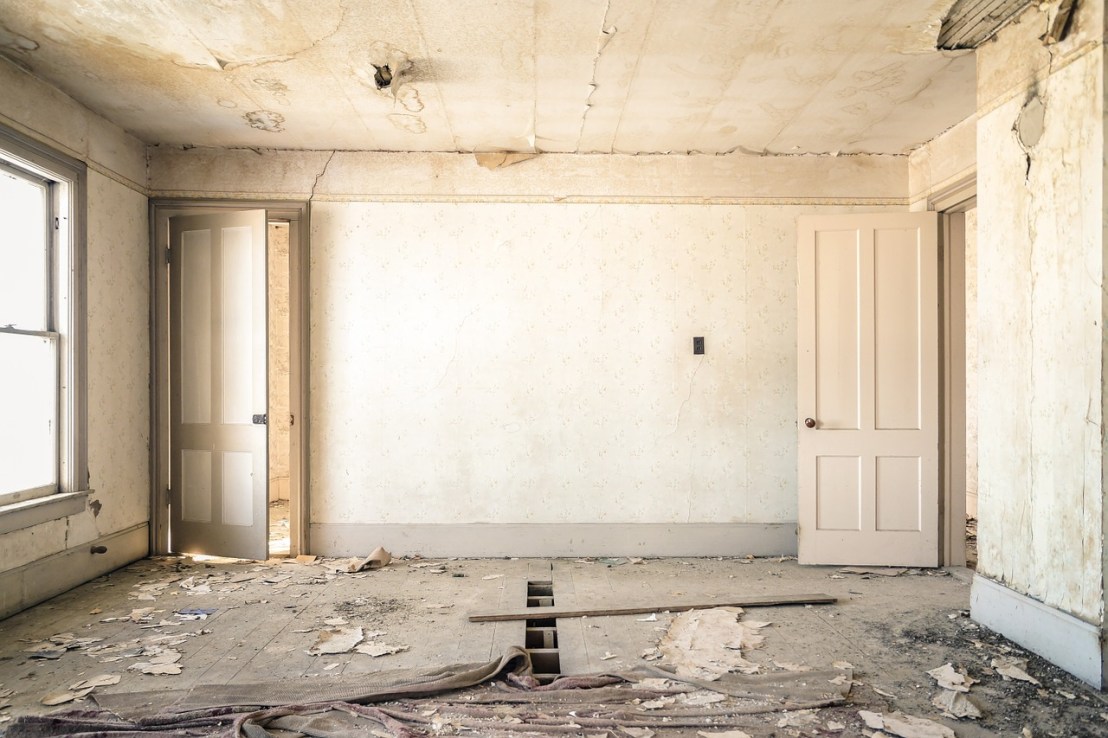 dilapidated-983952_1280(8)