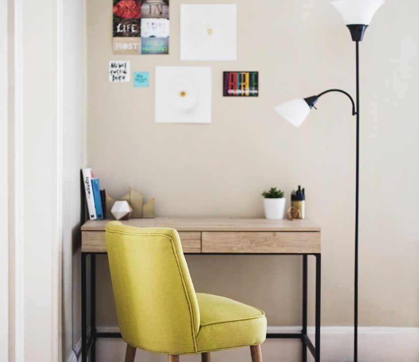 Comment séparer un bureau d’un espace salon&nbsp;?