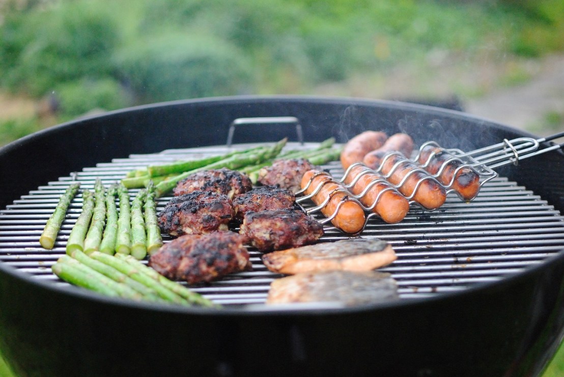 grilling-1081675_1280(2)