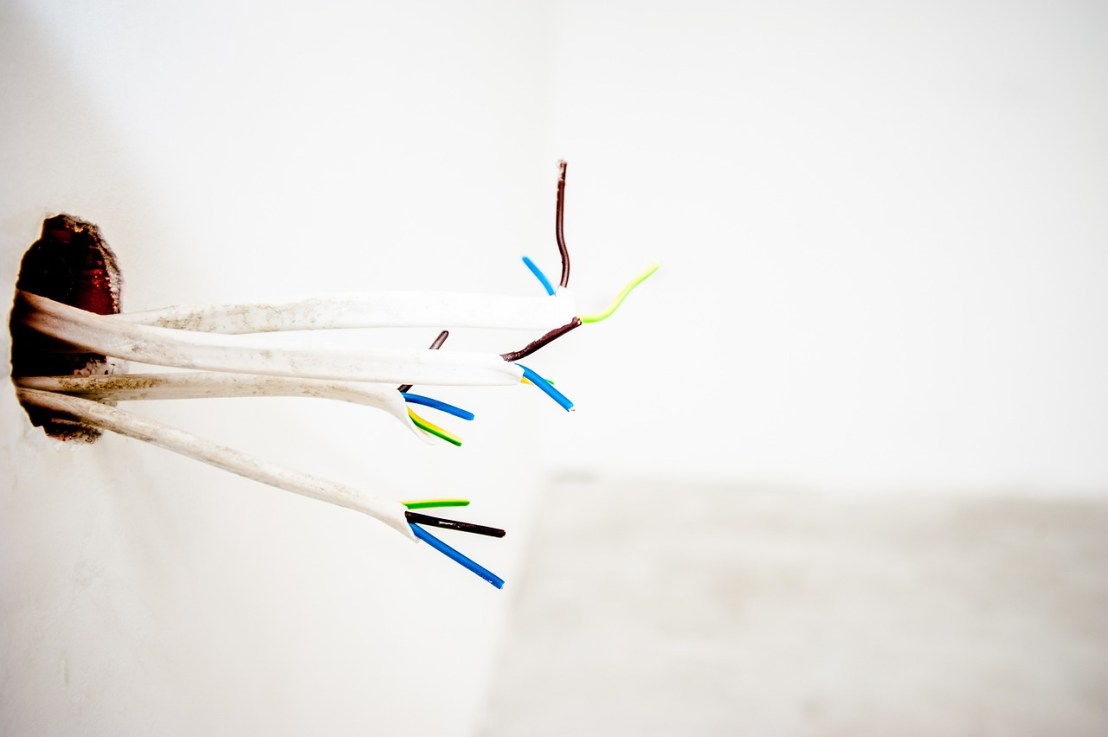 Comment détecter les fils électriques dans un mur&nbsp;?