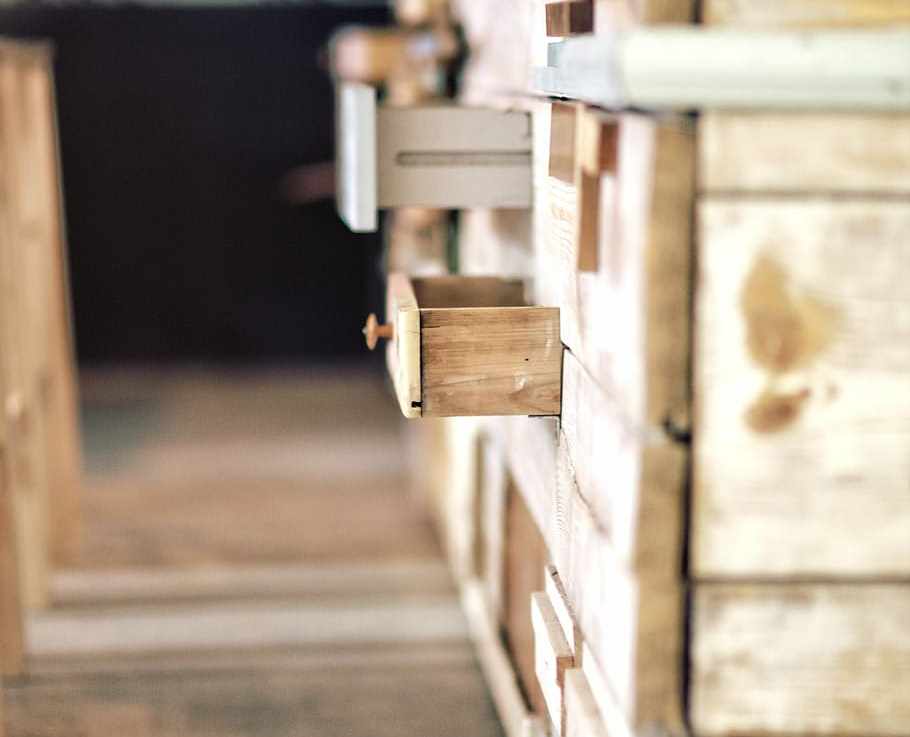 Comment bien rénover un meuble en bois&nbsp;?