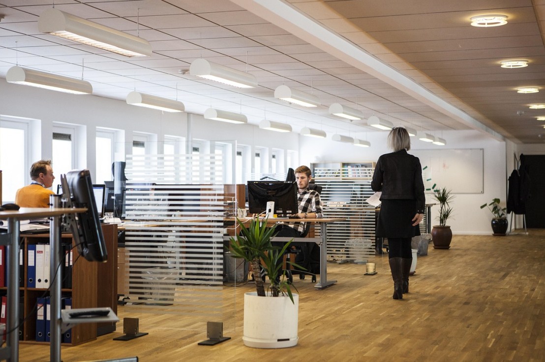 Aménager un local professionnel : astuces pour optimiser l’espace et le confort de vos&nbsp;équipes