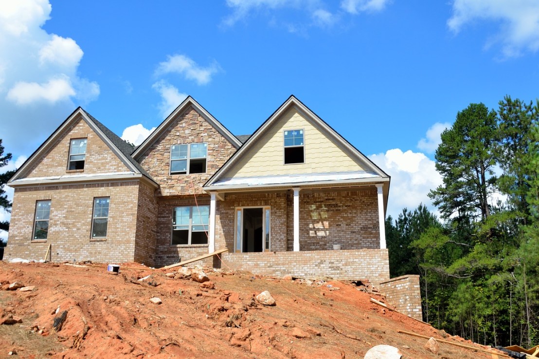 Comment faire une maison sur un terrain en pente&nbsp;?